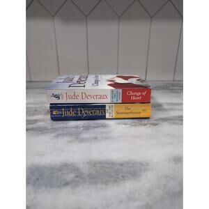 Jude‎ Deveraux Paperback Novel Bundle: Change of Heart & The Summerhouse